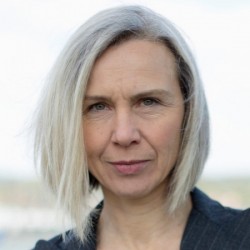 CLAUDIA KNUPFER