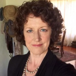 MARI WEISS